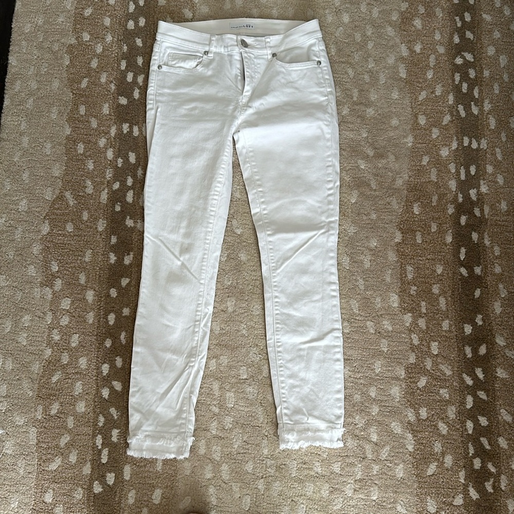 Barely Worn Loft White Frayed Skinny Jeans Size 24/00